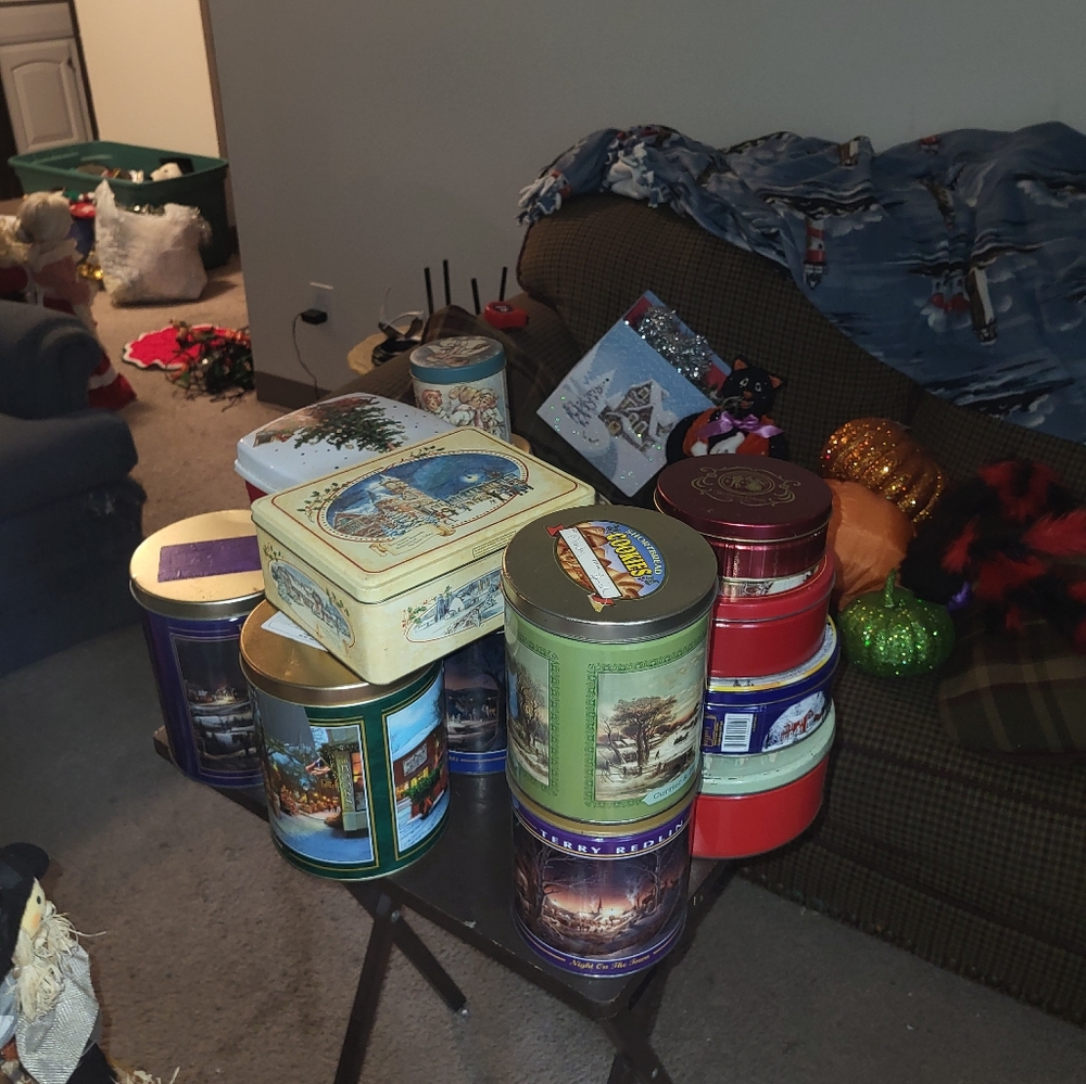 Miscellaneous Christmas tins